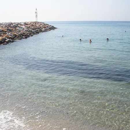Hotel apartamentowy Pansion Alexandros By The Sea Nea Skioni