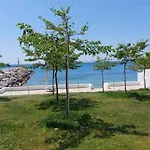 アパートホテル Pansion Alexandros By The Sea