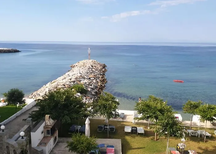 Ξενοδοχείο με διαμερίσματα Pansion Alexandros By The Sea 3*